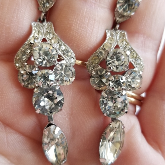 Vintage earrings sparkly clear rhinestones glam silver tone clip on bridal bride - Picture 2 of 9